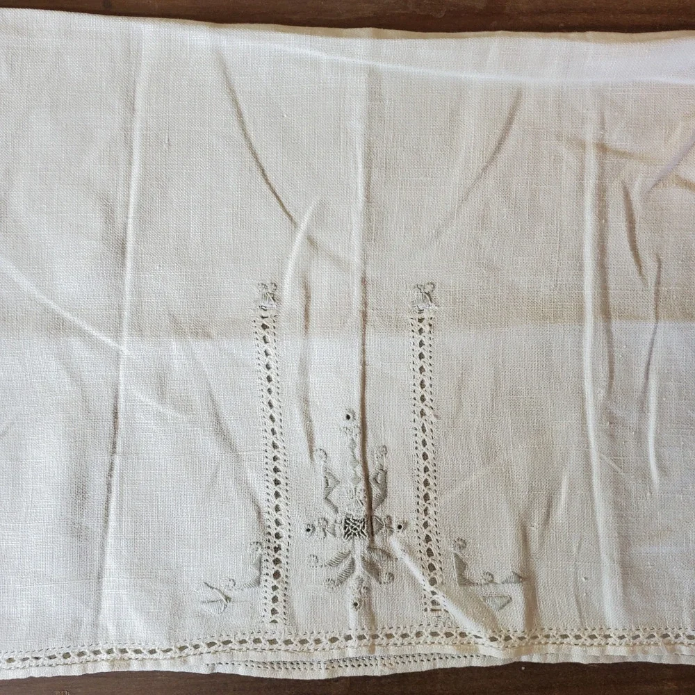 Vintage Hand Towel Embroidery & Cutouts 14x20 Inch